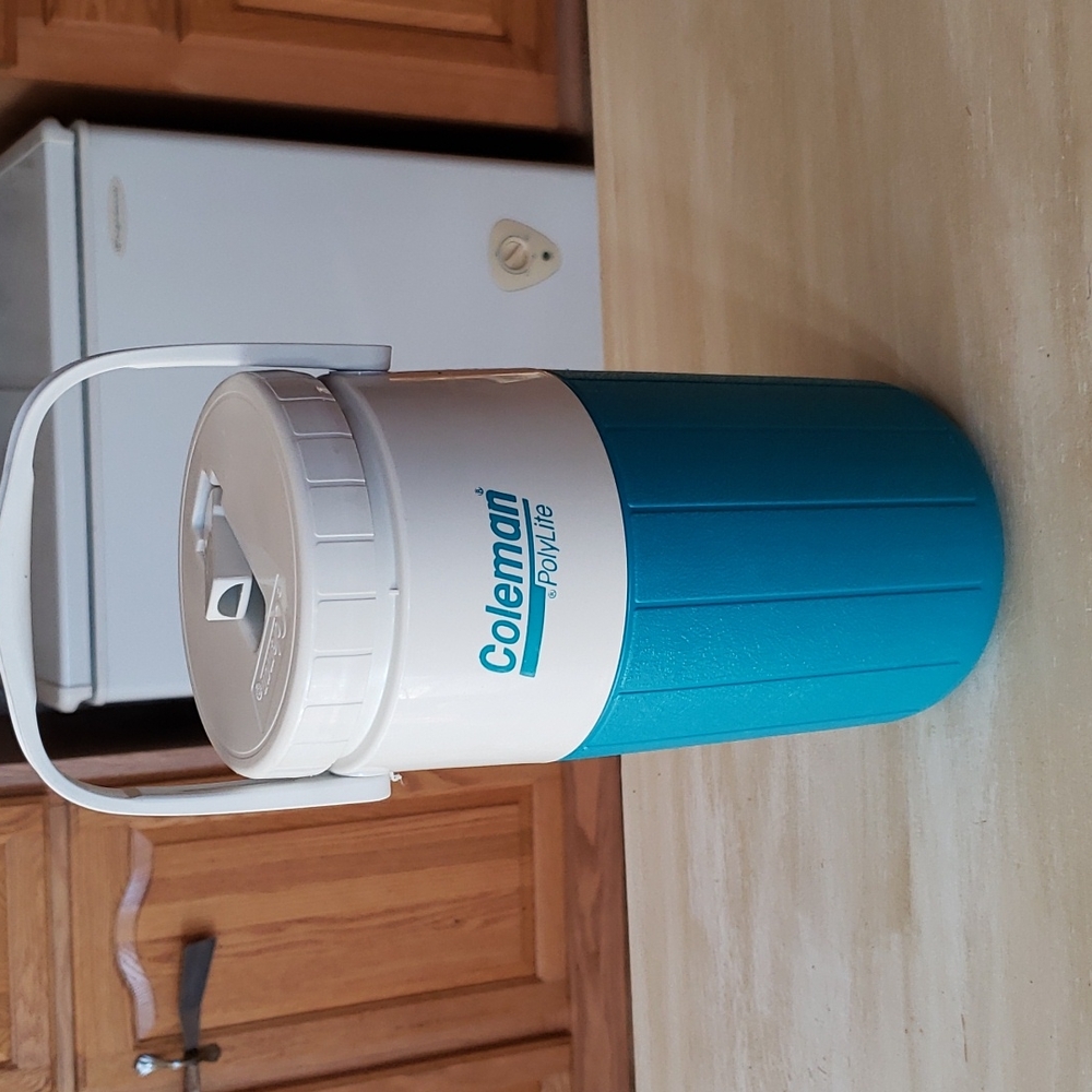 Like new.Coleman to go container with handle..
